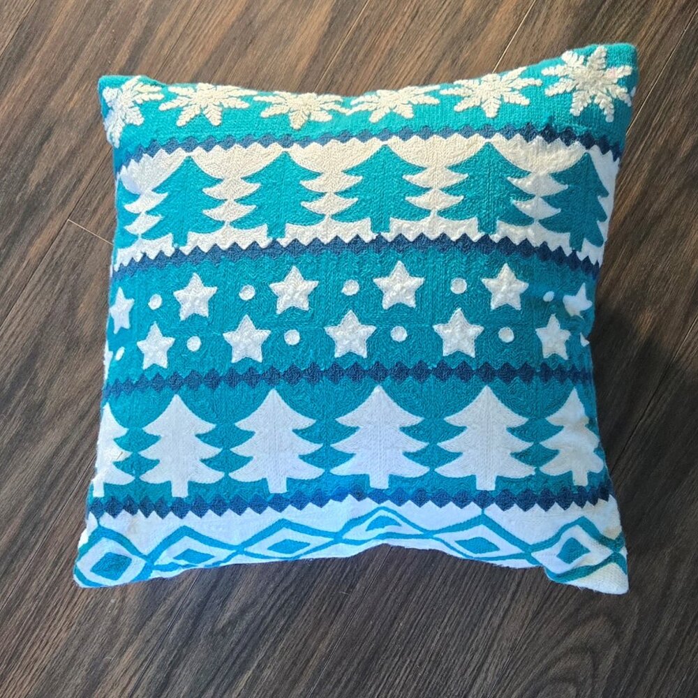 WINTER-THEMED Accent Pillow for Home or Cabin Featuring Snow/Trees/Stars NWOT